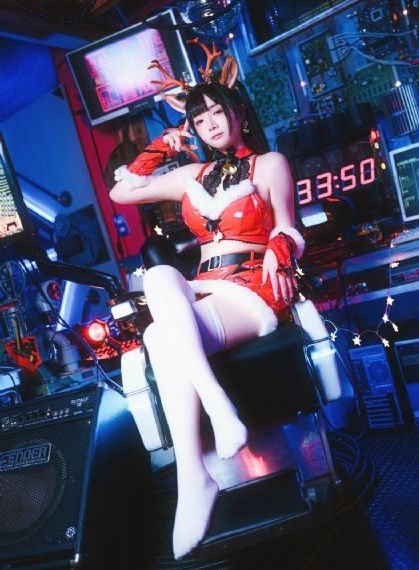 善良的女秘书电影_十万网红美女美酱