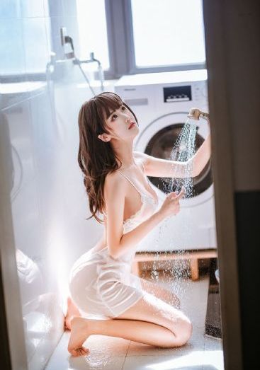 漂亮的保姆 在线_4K神马影院手机在线